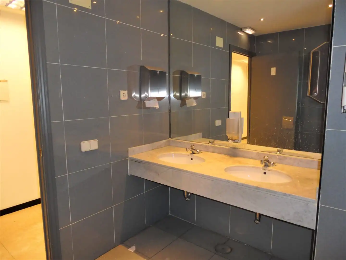 Badezimmer von Geschaftsraum zum Verkauf in Madrid