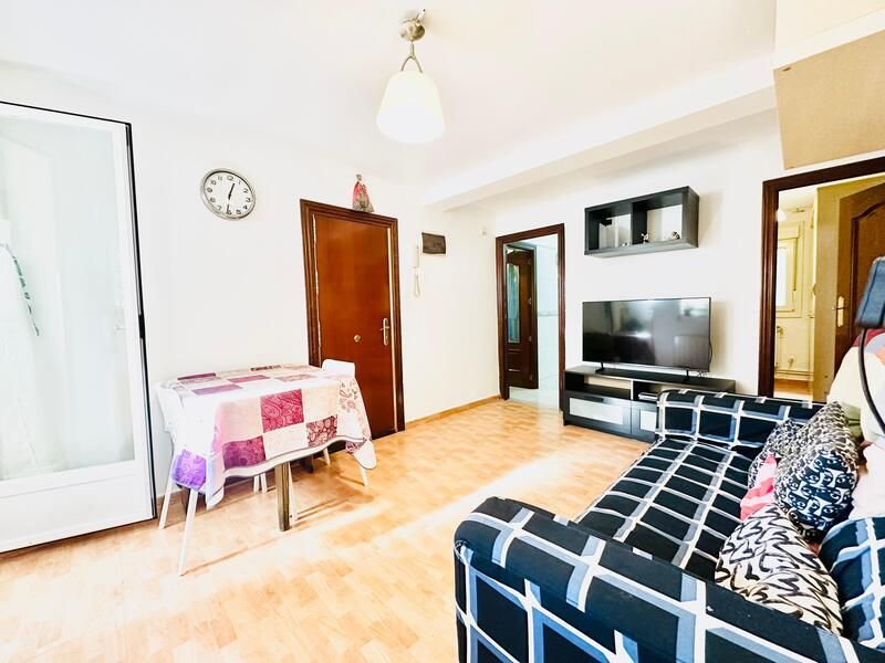 Sala d'estar de Pis en venda en  Madrid Capital amb Calefacció i Terrassa