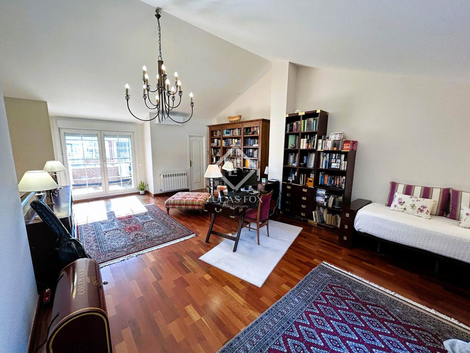 Sala de estar de Casa o chalet en venta en  Madrid Capital con Aire acondicionado, Calefacción y Jardín privado