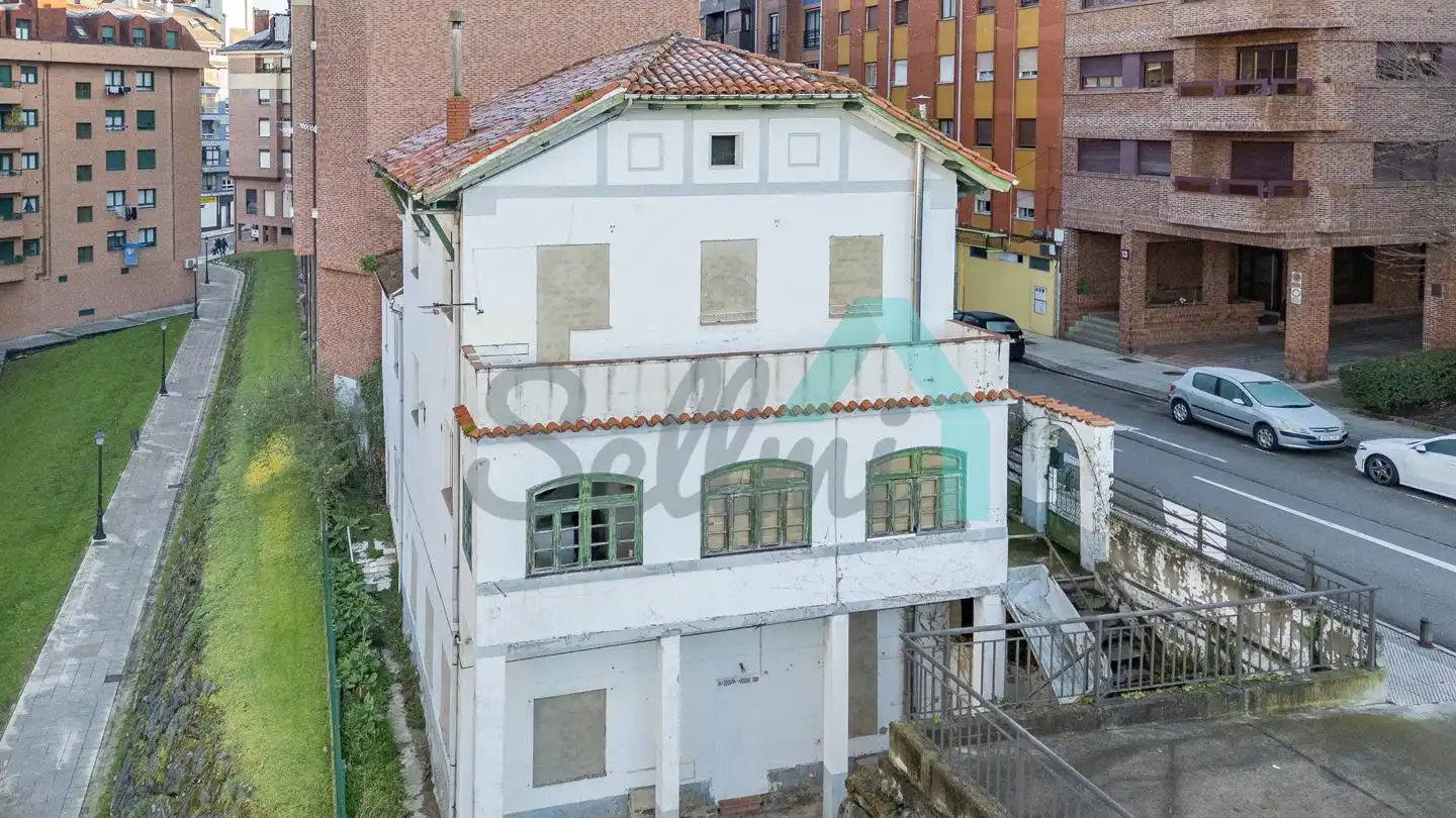 Vista exterior de Casa o chalet en venta en Oviedo  con Jardín privado y Terraza