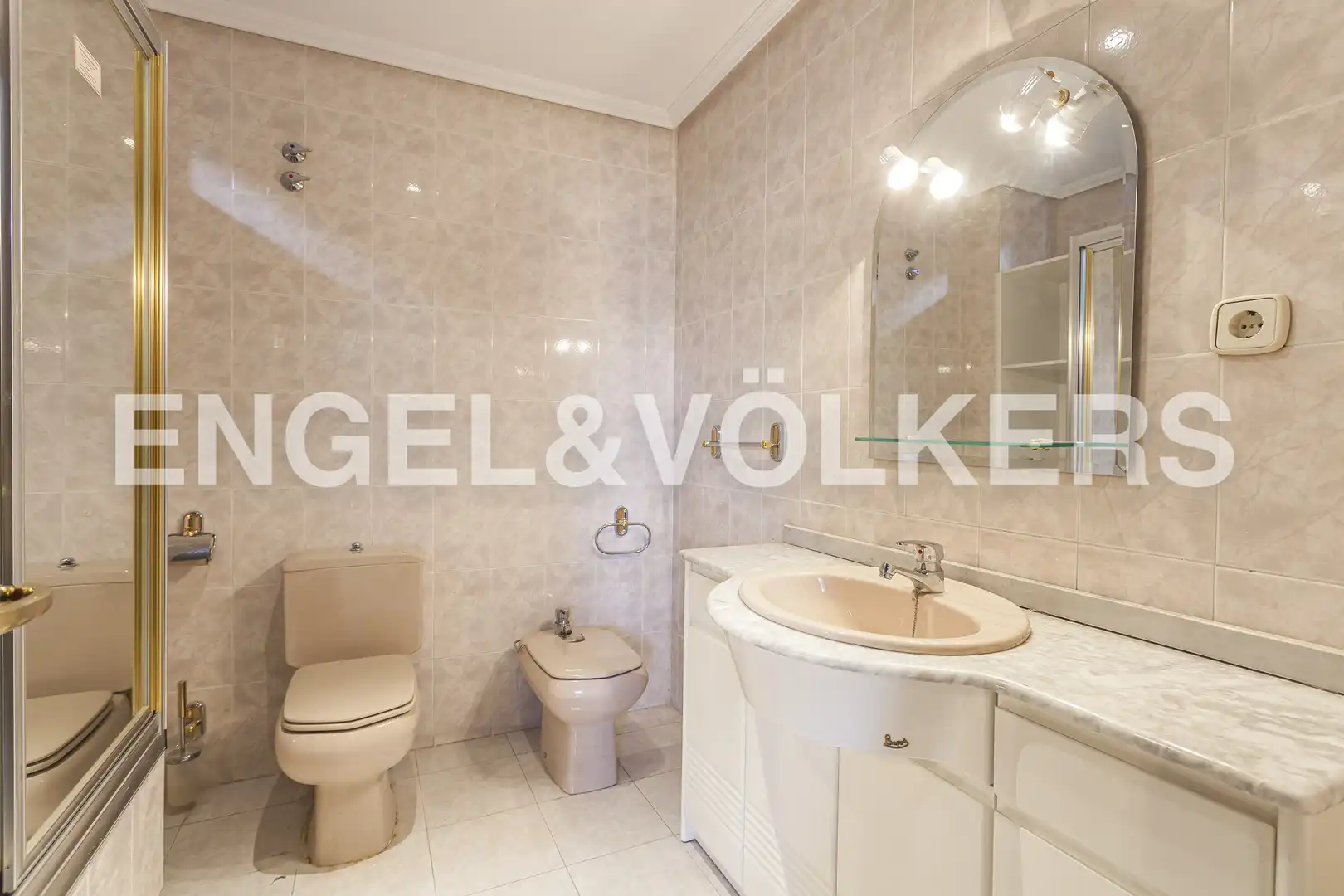 Bathroom of Detached homes for rent in Madrid  with Air Conditioner, Heating and Private garden