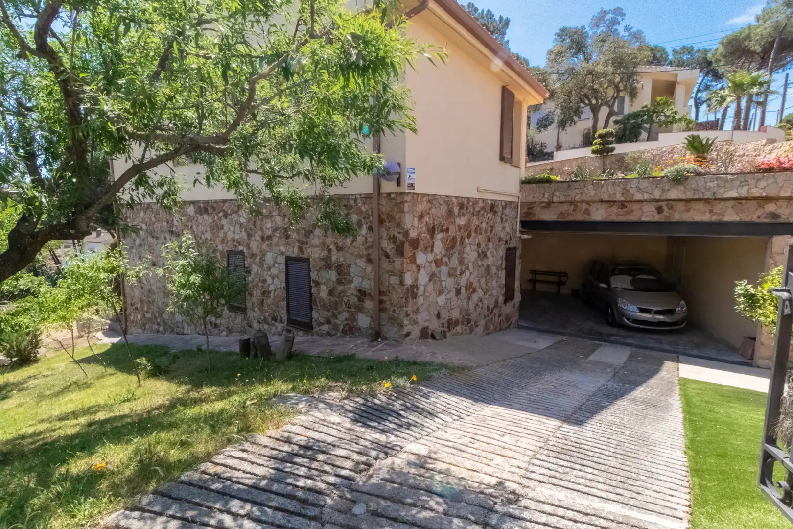 Vista exterior de Casa o xalet en venda en Sant Cebrià de Vallalta amb Calefacció, Jardí privat i Terrassa