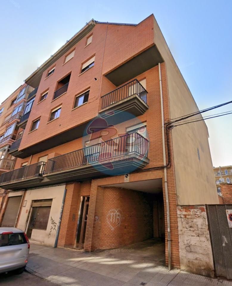 Vista exterior de Dúplex en venda en León Capital  amb Calefacció i Parquet