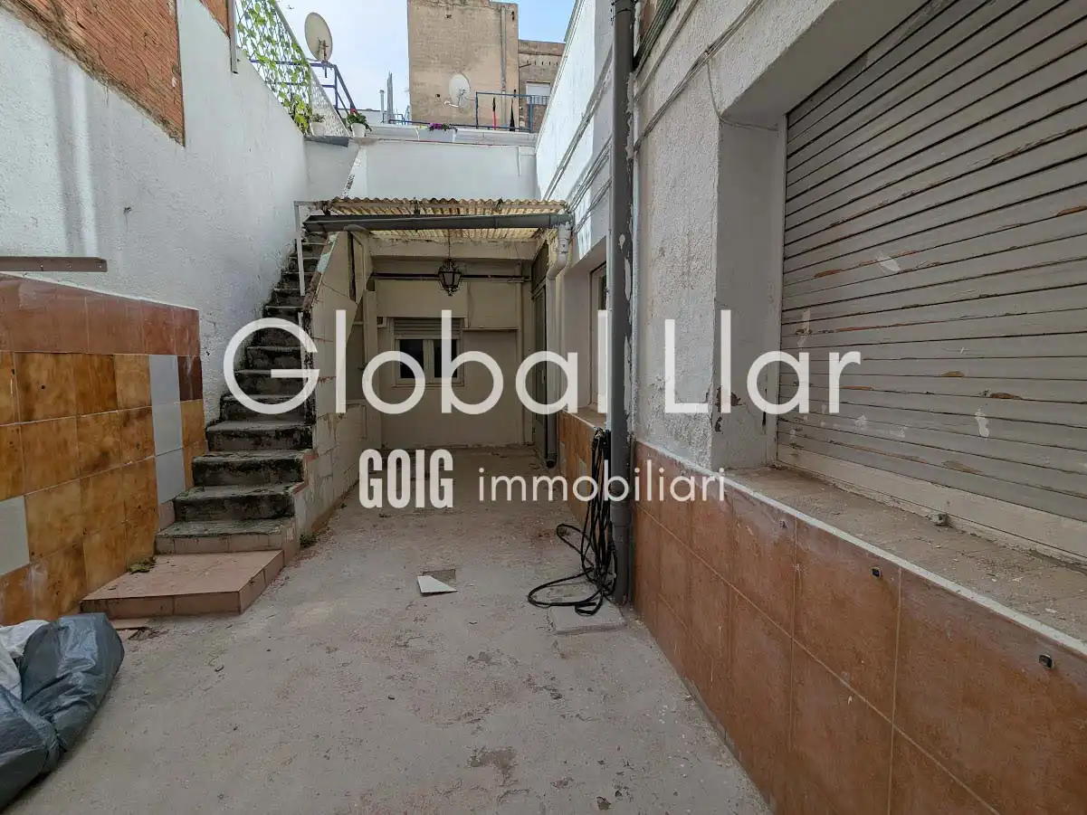 Vista exterior de Local en venta en Sabadell