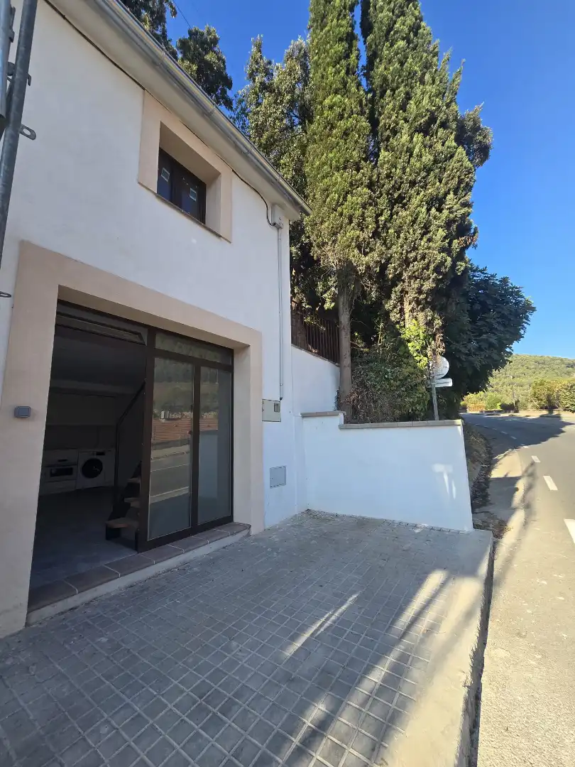 Vista exterior de Casa adosada en venda en Castellbell i el Vilar amb Aire condicionat, Calefacció i Forn