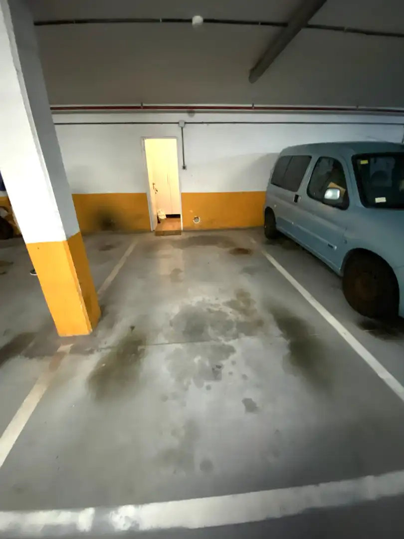 Parking de Piso en venta en Gijón  con Calefacción, Parquet y Trastero