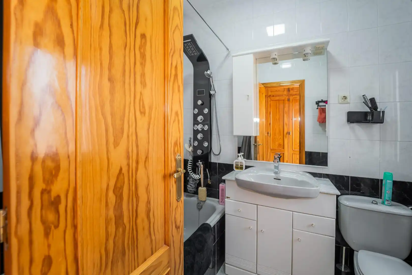 Baño de Casa adosada en venta en Cedillo del Condado con Calefacción, Jardín privado y Terraza
