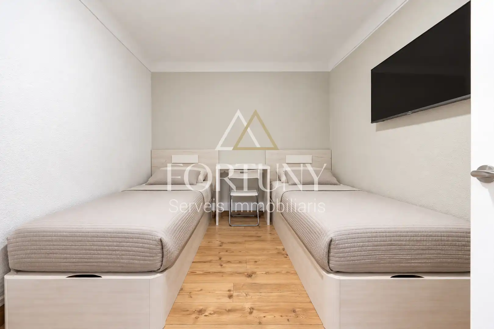 Bedroom of Flat for sale in Mestral 
