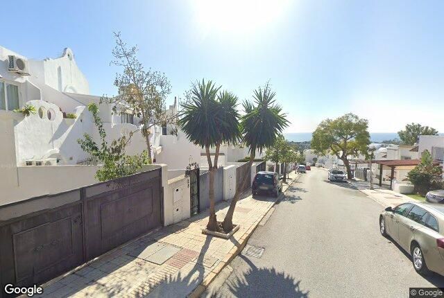 Vista exterior de Casa o chalet en venta en Marbella con Piscina y Balcón