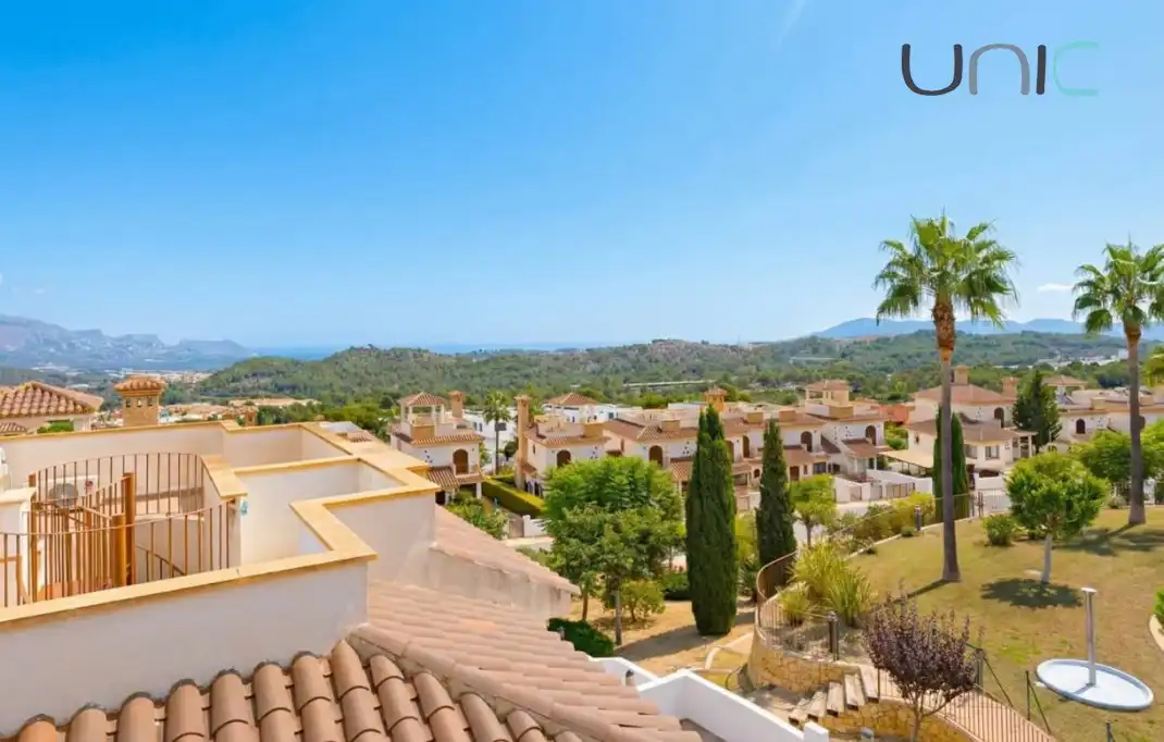 Vista exterior de Casa adosada en venta en Polop con Aire acondicionado, Jardín privado y Terraza