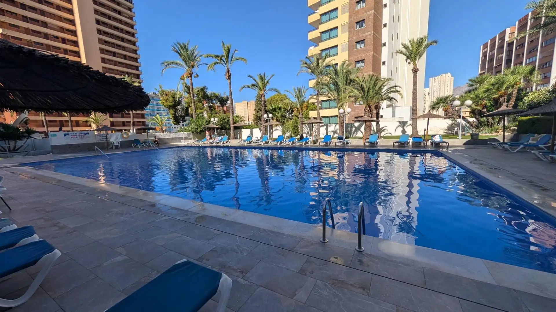 Apartment with pool for sale in Rincón de Loix