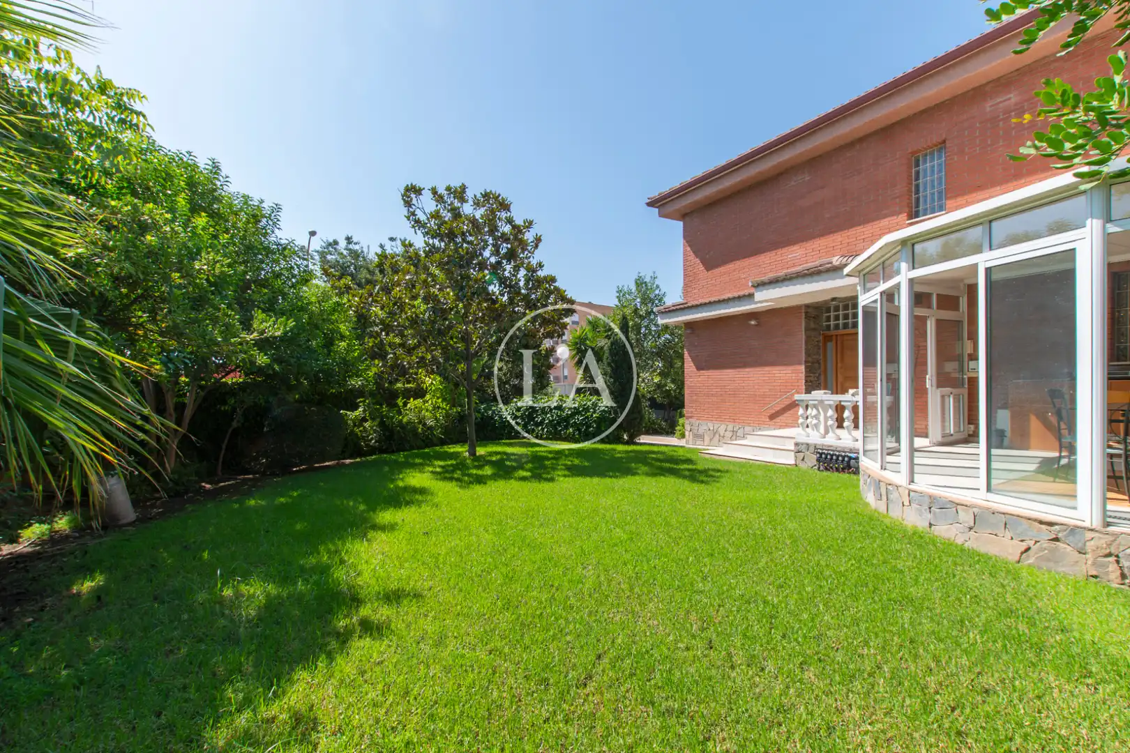 Semi-detached house with terrace for sale in Carrer d'Alexandre Galí, imagen 4