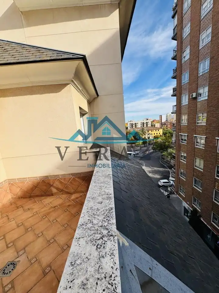 Vista exterior de Pis en venda en Talavera de la Reina amb Parquet i Terrassa