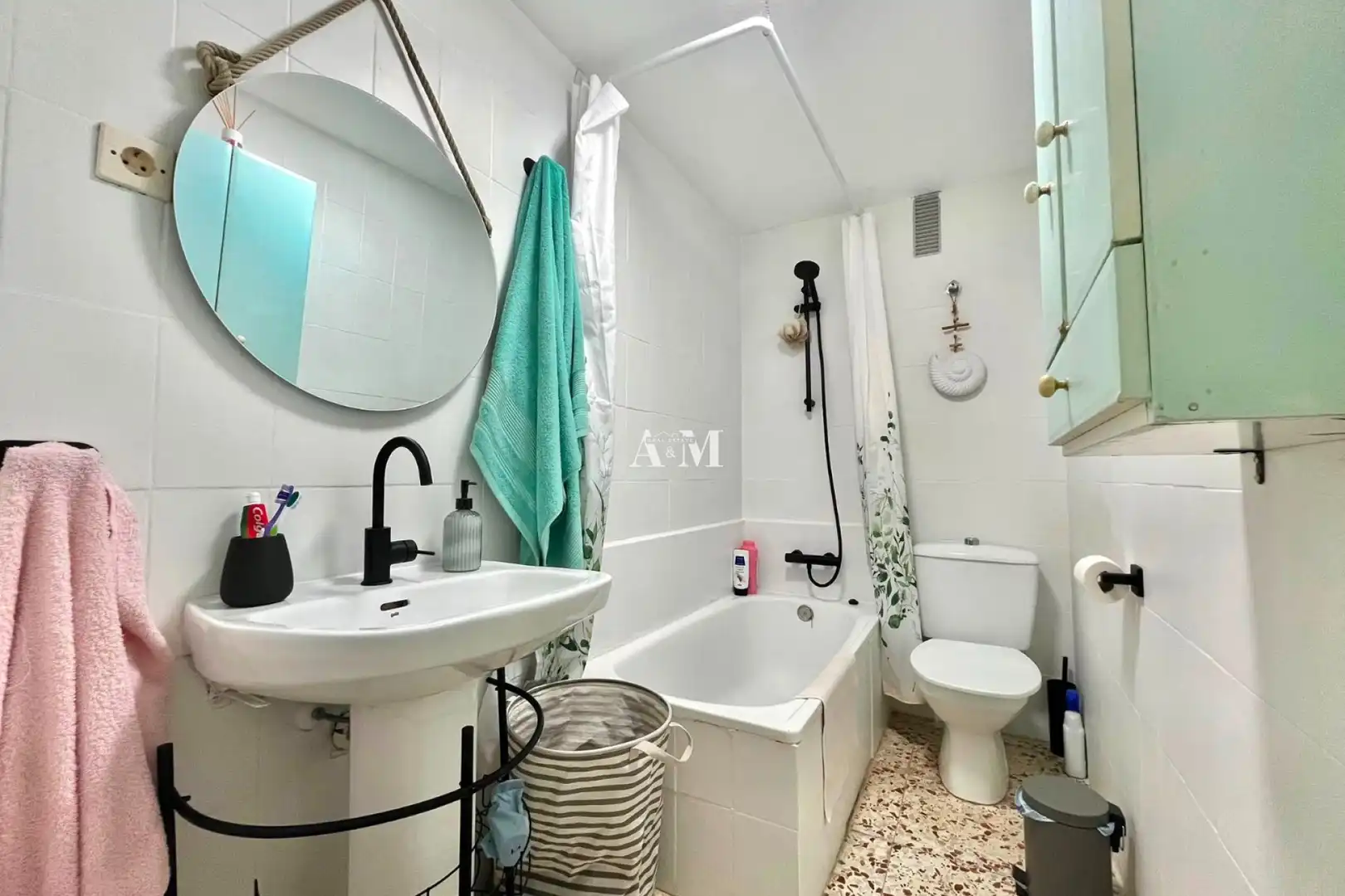 Bathroom of Flat for rent in Torrevieja  with Heating, Terrace and Furnished