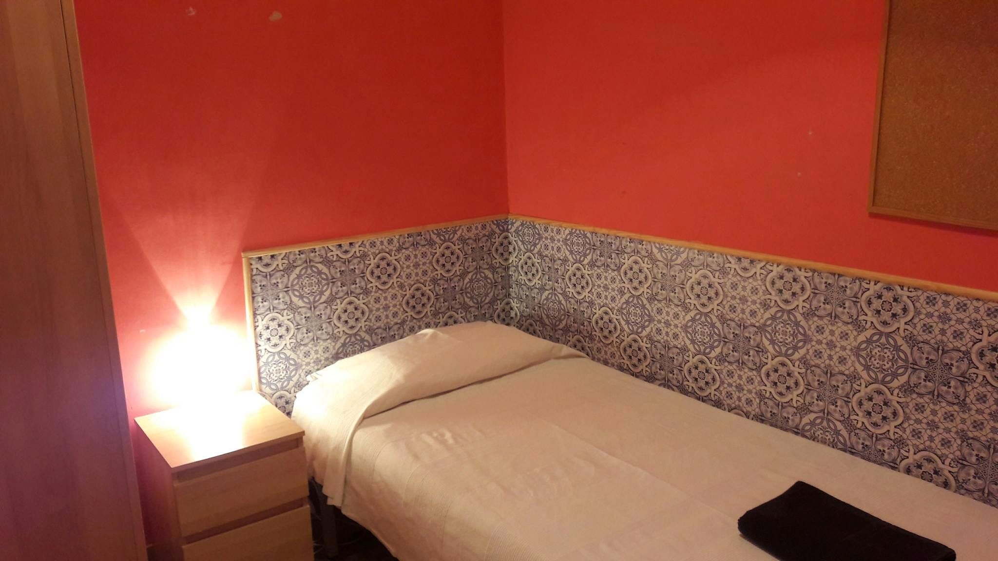 Bedroom of Flat to share in  Barcelona Capital  with Heating, Furnished and Washing machine