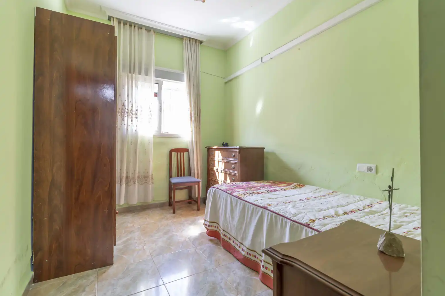 Habitación de Casa adosada en venta en Sevilla con Aire acondicionado