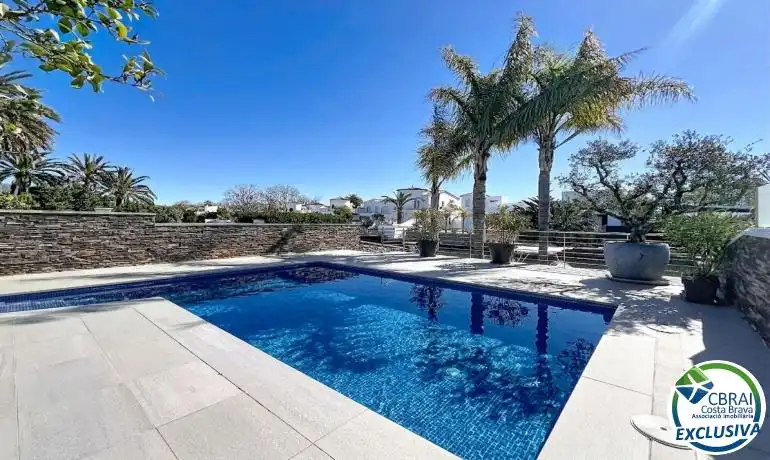 Casa con piscina en venta en Carrer Llobregat, imagen 8