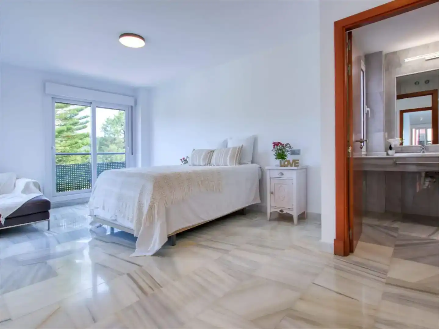 Dormitori de Casa o xalet en venda en Benahavís amb Aire condicionat, Piscina i Balcó