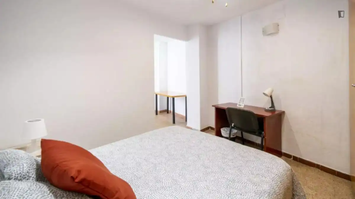 Habitación de Apartamento para compartir en  Valencia Capital con Amueblado, Horno y Lavadora