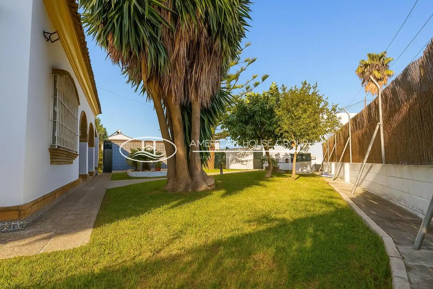 Exterior view of Houses for sale in Chiclana de la Frontera