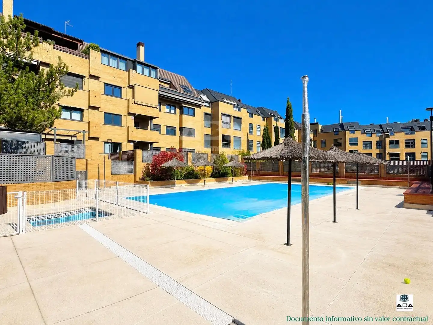 Vista exterior de Pis en venda en Las Rozas de Madrid amb Aire condicionat, Calefacció i Jardí privat