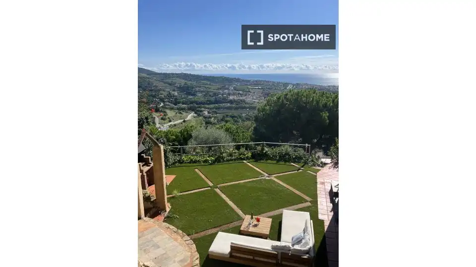 Vista exterior de Piso para compartir en Alella con Aire acondicionado, Calefacción y Amueblado