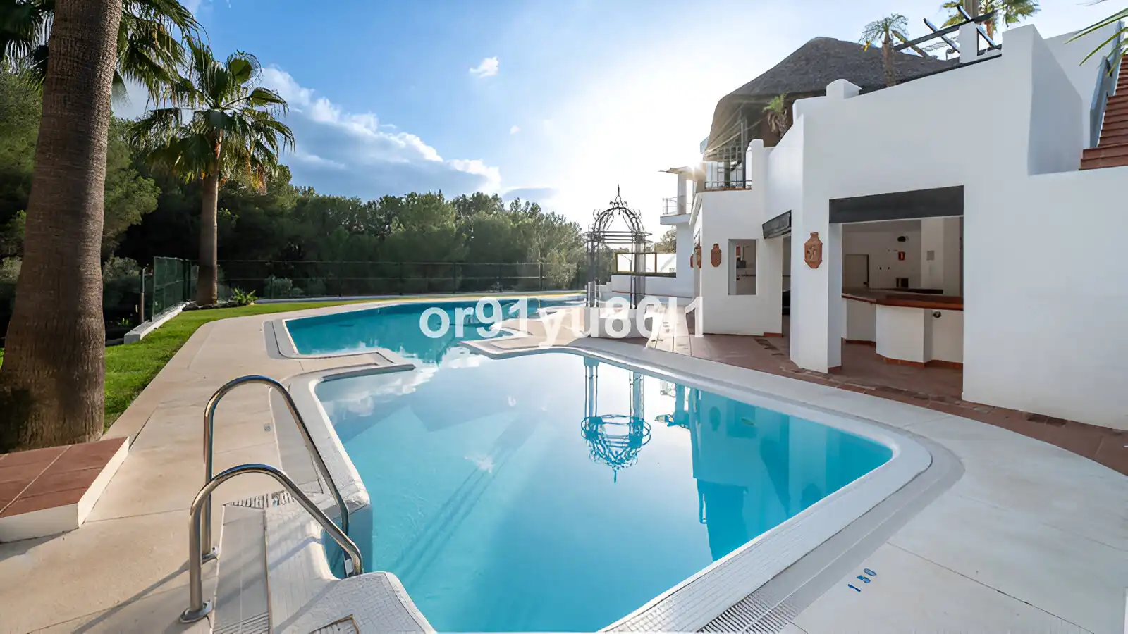 Piscina de Casa adosada en venta en Istán con Aire acondicionado, Calefacción y Jardín privado