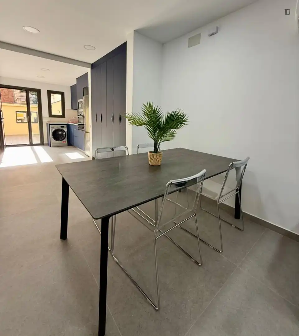 Comedor de Apartamento de alquiler en Barcelona con Aire acondicionado, Calefacción y Amueblado