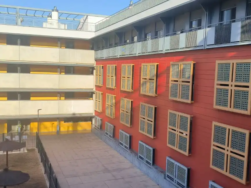 Außenansicht von Wohnung zum Verkauf in Camas mit Klimaanlage