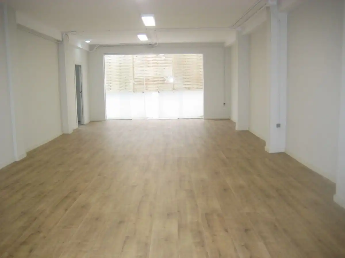 Business premises for sale in Este, imagen 2