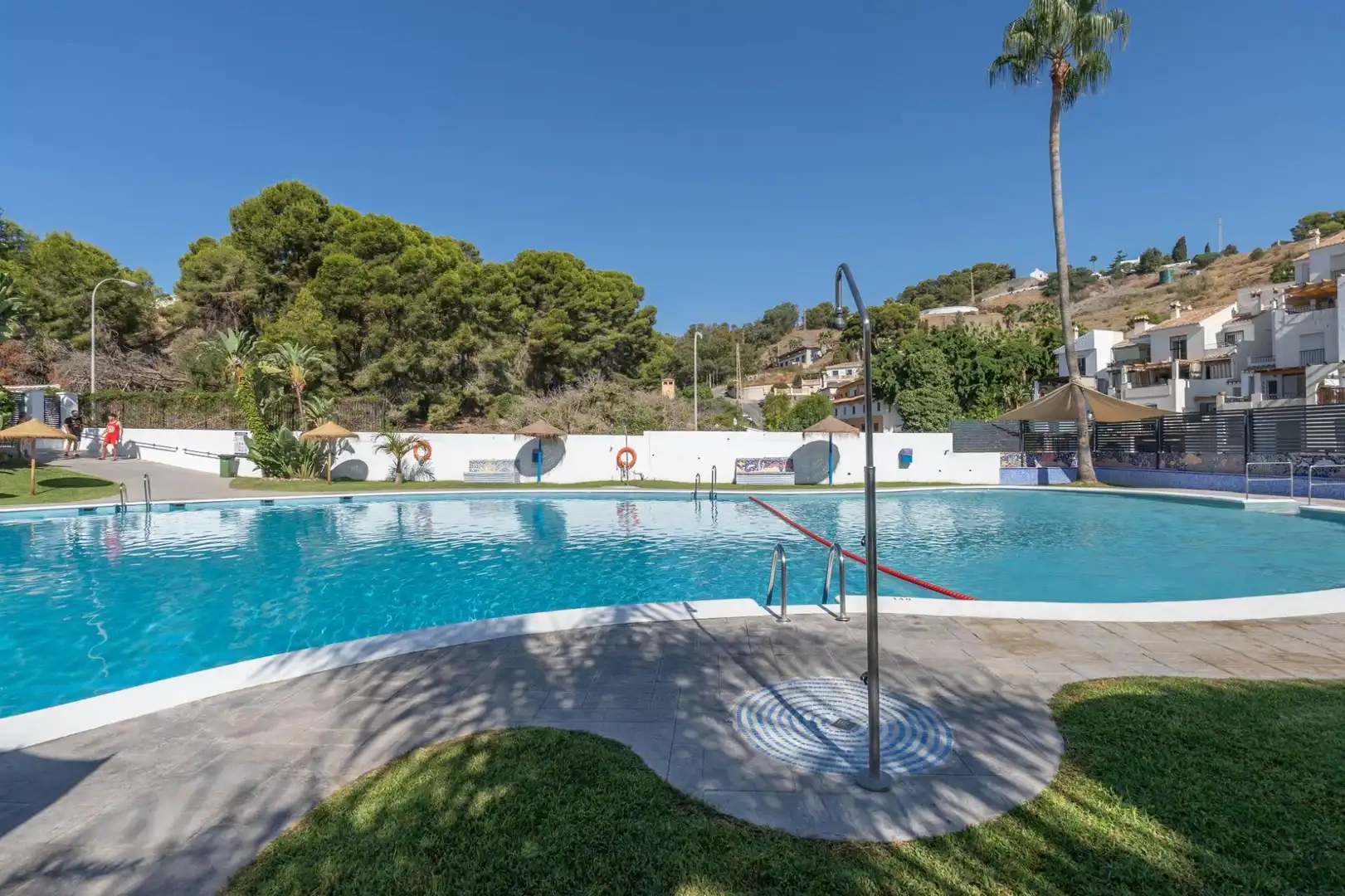 Schwimmbecken von Haus oder Chalet zum Verkauf in Almuñécar mit Privatgarten, Terrasse und Balkon