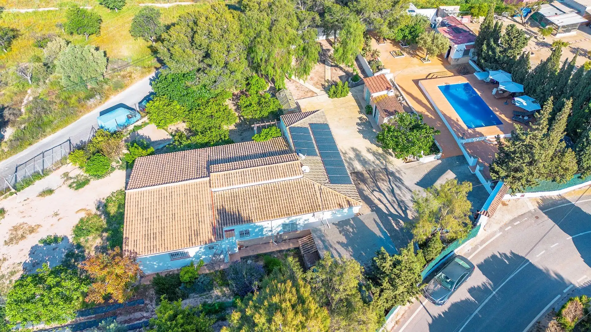 Detached house with pool for sale in Partidas de Alicante