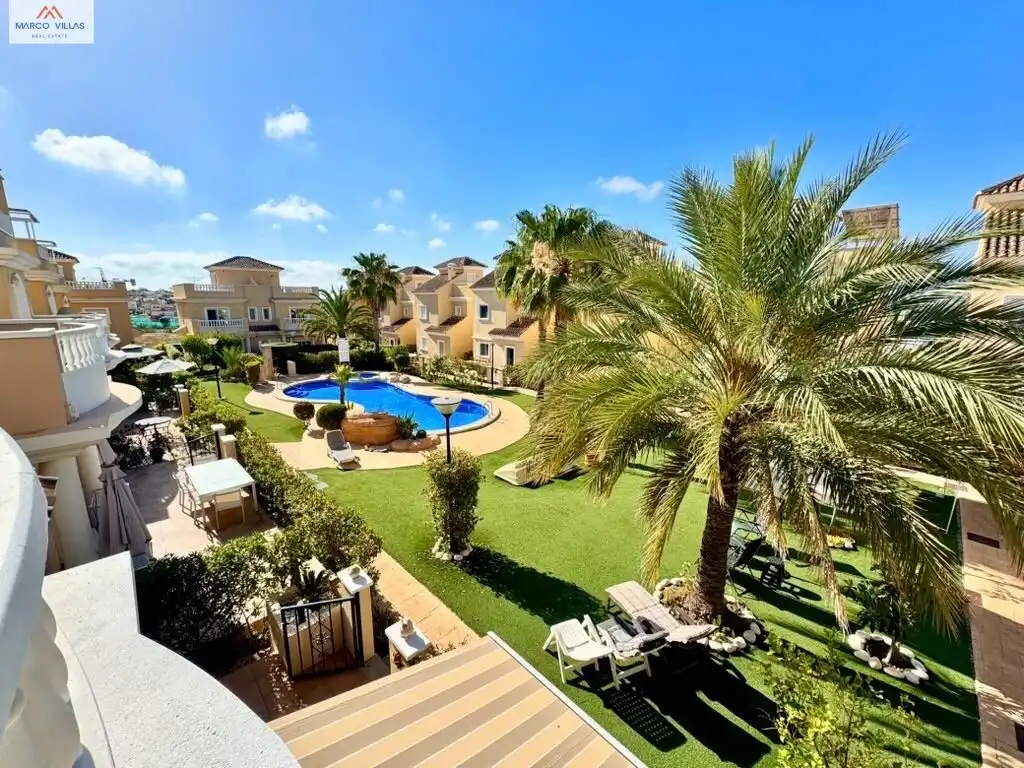 Vista exterior de Casa o xalet en venda en San Fulgencio amb Aire condicionat, Jardí privat i Balcó