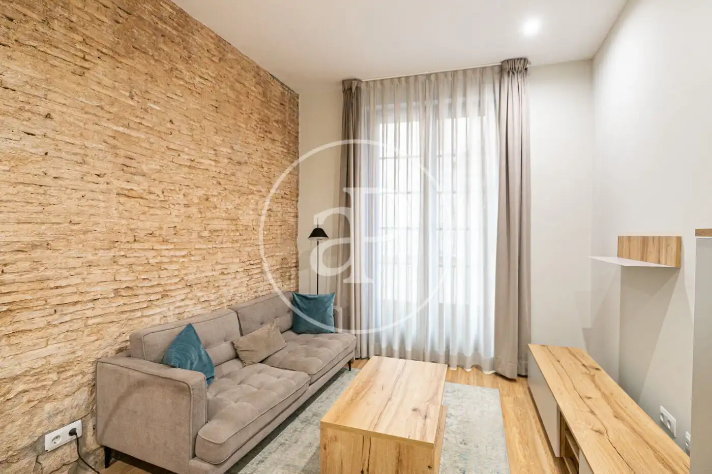 Piso con terraza en alquiler en Carrer de la Palla