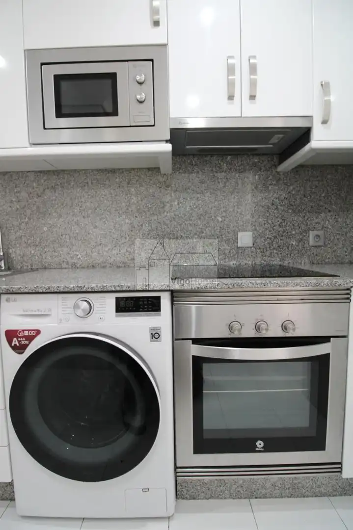 Kitchen of Flat for rent in Vigo   with Heating, Parquet flooring and Storage room