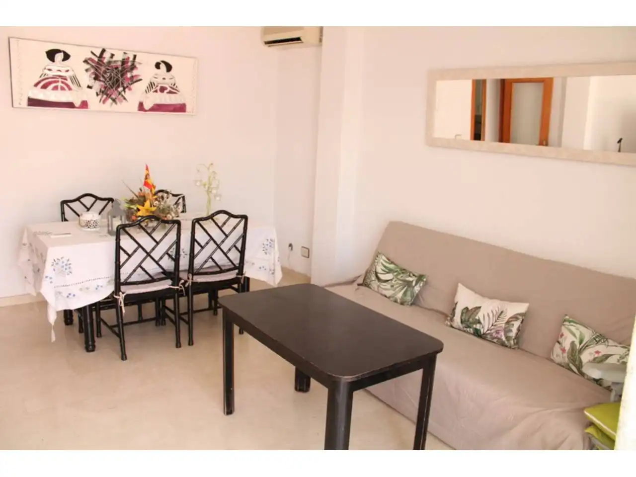 Sala d'estar de Apartament de lloguer en Almuñécar amb Aire condicionat, Terrassa i Moblat