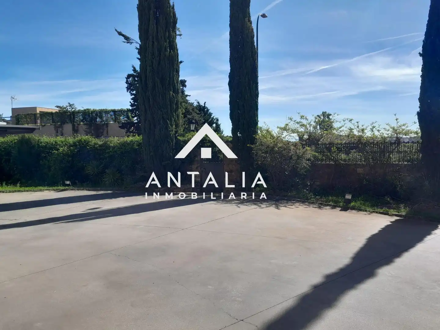 Vista exterior de Casa o xalet en venda en Cáceres amb Aire condicionat, Calefacció i Terrassa