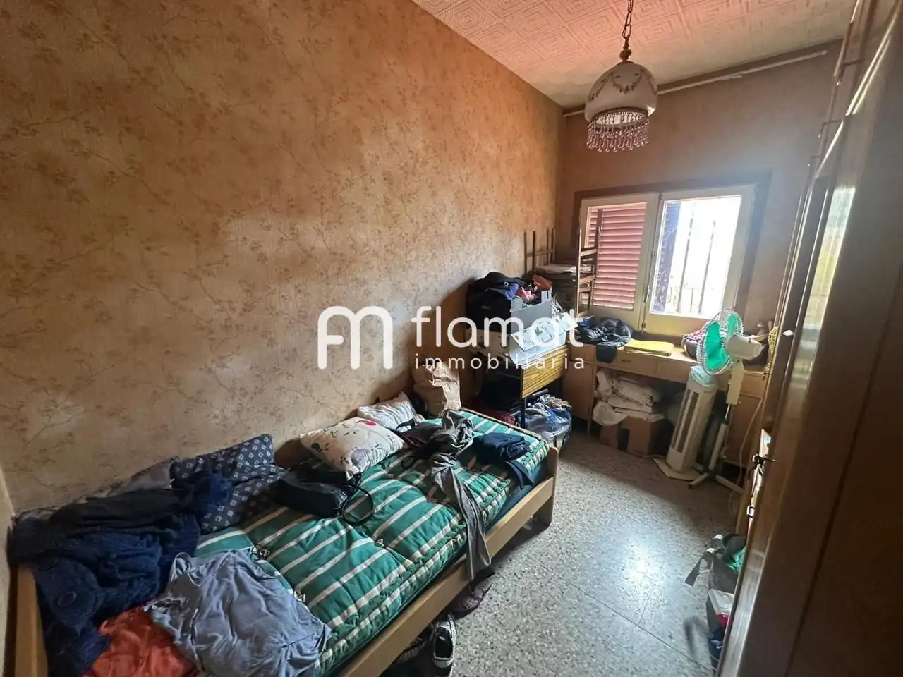 Habitación de Edificio en venta en Santa Coloma de Gramenet