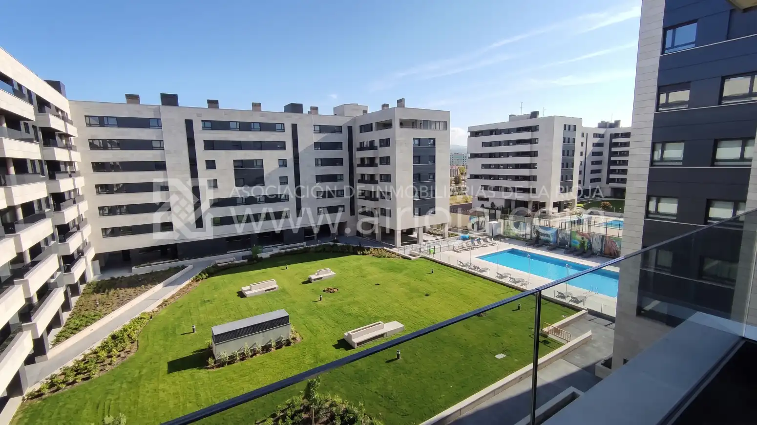 Swimming pool of Flat for sale in  Logroño  with Air Conditioner, Heating and Private garden