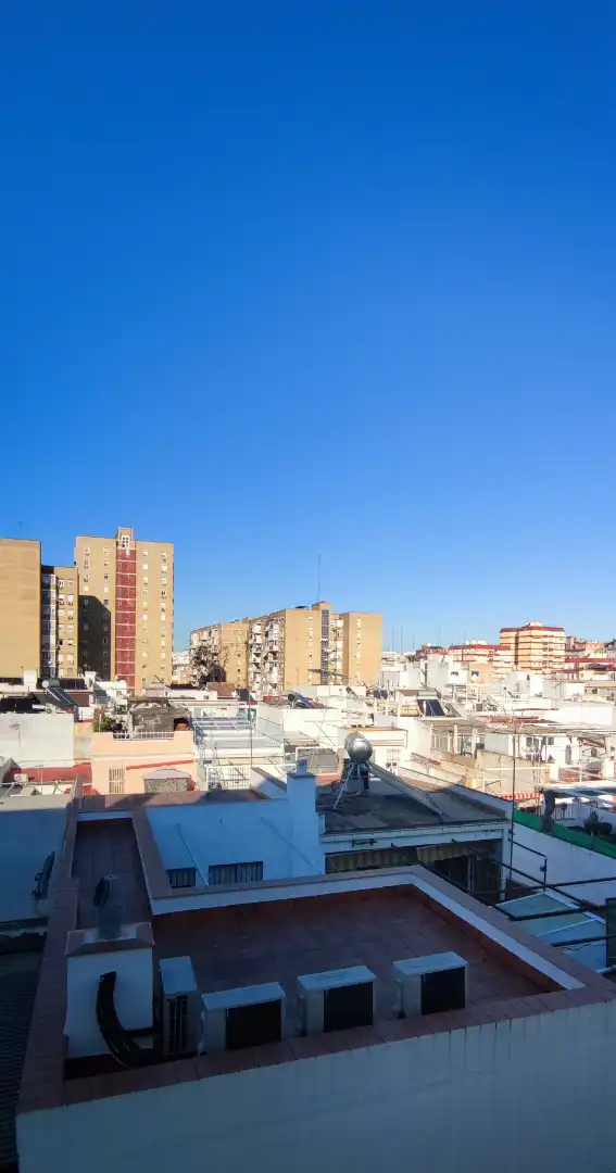 Vista exterior de Pis en venda en Sevilla amb Aire condicionat, Terrassa i Forn