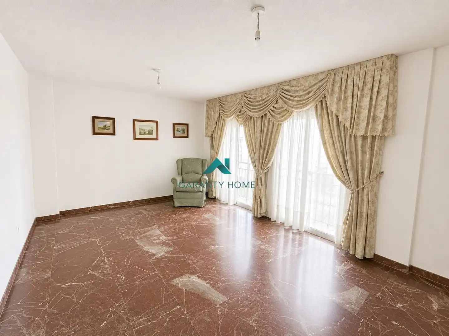 Living room of Flat for sale in Jaén  with Storage room, Furnished and Balcony