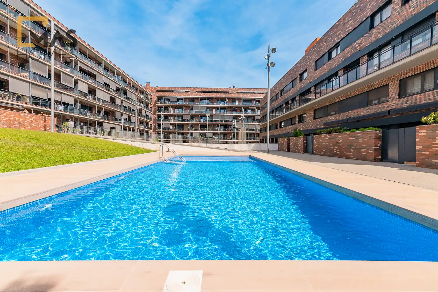 Schwimmbecken von Maisonette zum Verkauf in Sabadell mit Klimaanlage, Heizung und Parkett