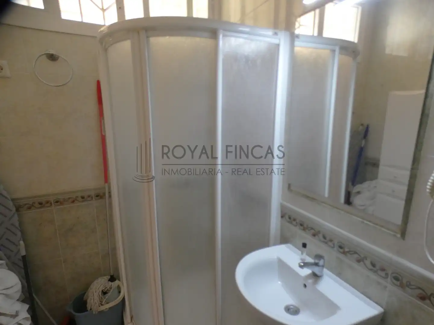 Bathroom of Study for sale in Benalmádena  with Air Conditioner, Heating and Terrace
