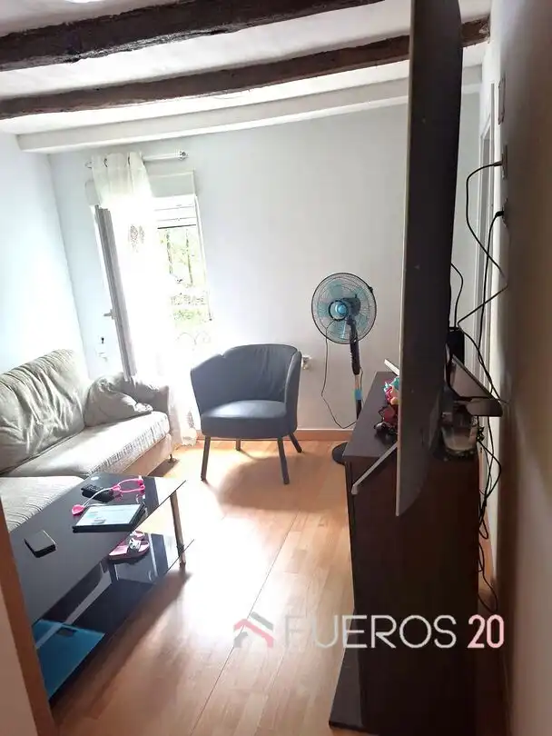 Sala de estar de Apartamento en venta en Barakaldo  con Calefacción, Trastero y Amueblado