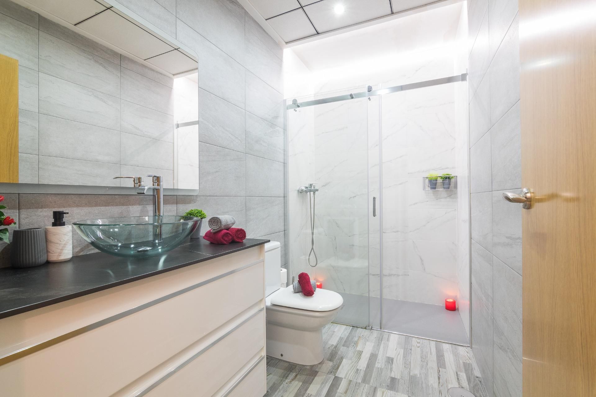 Bany de Planta baixa en venda en Elche / Elx amb Calefacció, Terrassa i Traster