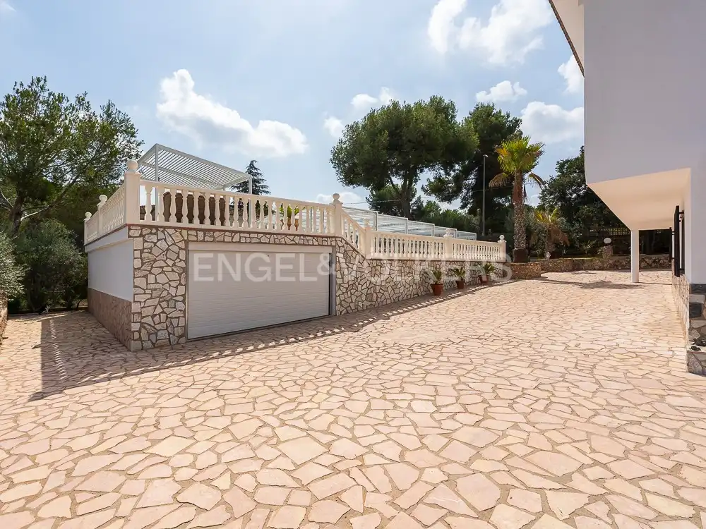Vista exterior de Casa o xalet en venda en Alberic amb Aire condicionat, Calefacció i Jardí privat