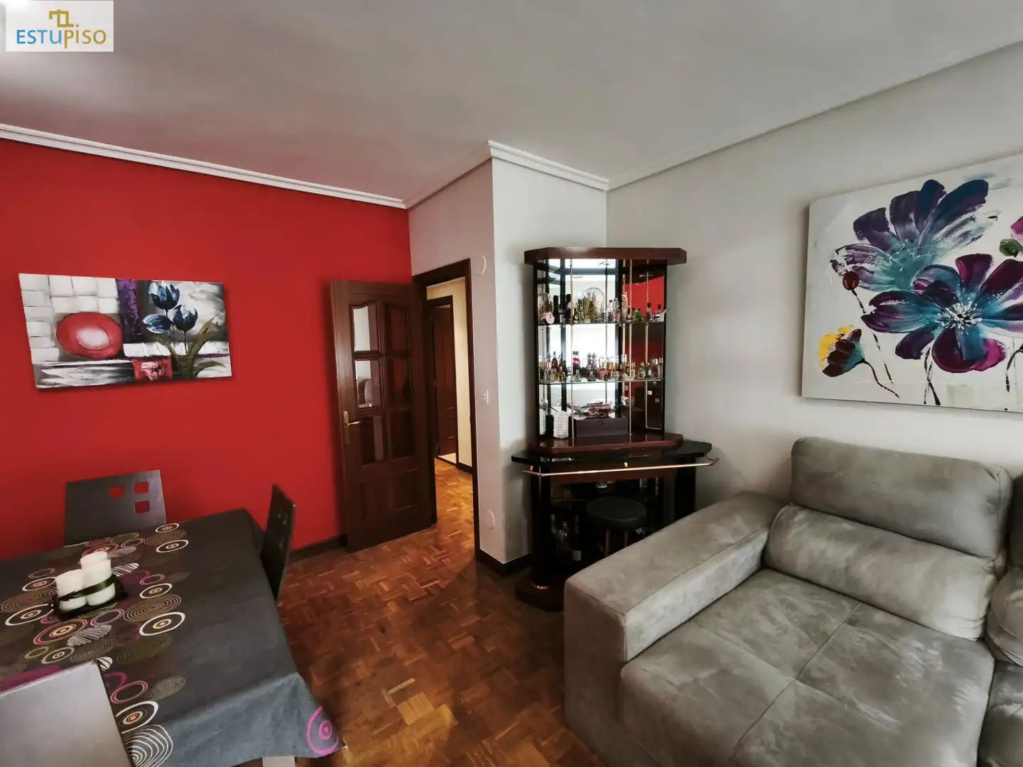 Sala d'estar de Pis en venda en Vitoria - Gasteiz amb Calefacció, Parquet i Terrassa