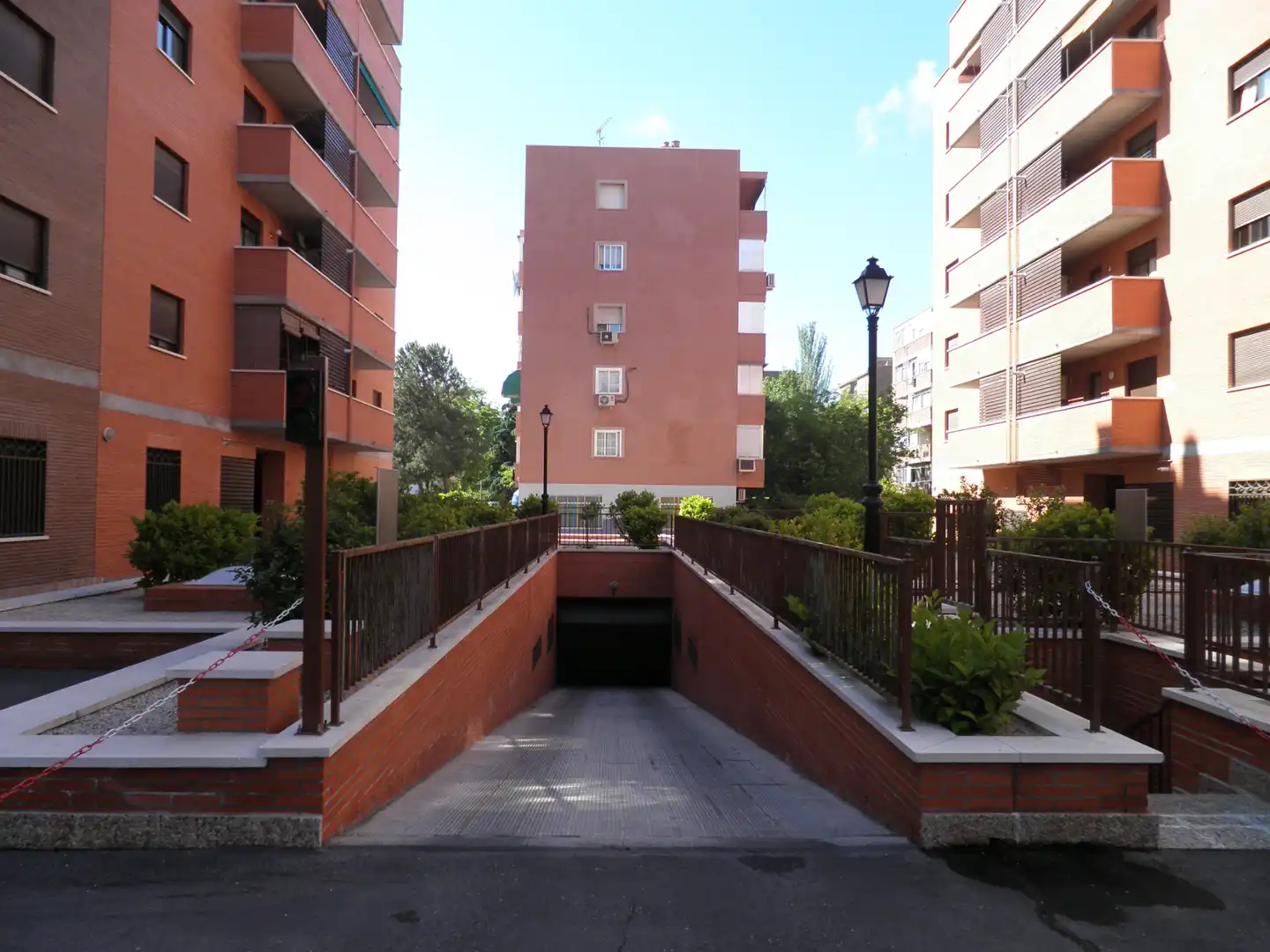 Vista exterior de Planta baixa de lloguer en Madrid amb Calefacció, Jardí privat i Forn