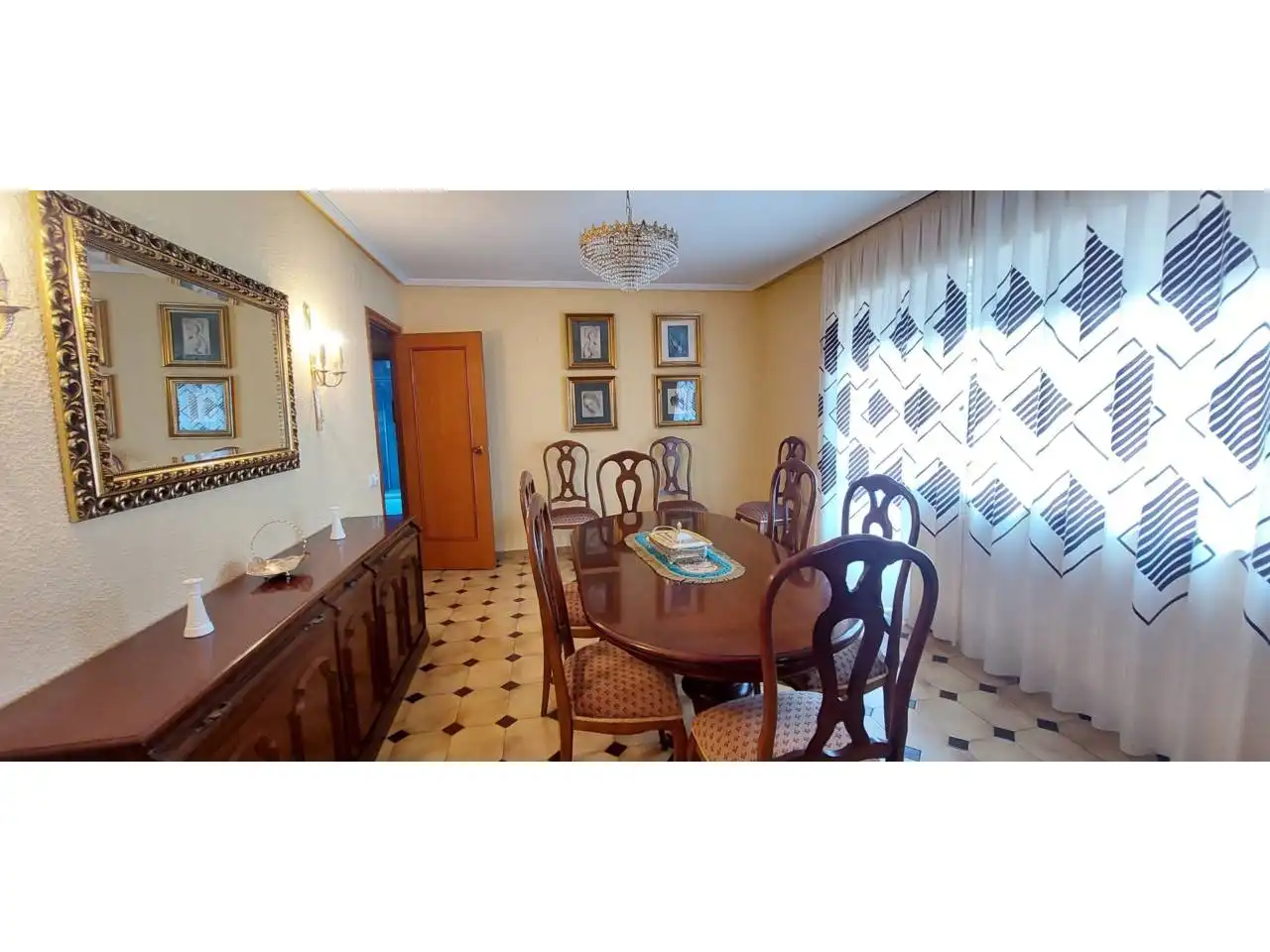 Comedor de Casa o chalet en venta en Almanza con Jardín privado, Terraza y Amueblado
