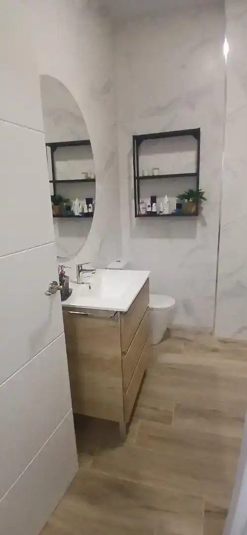 Badezimmer von Wohnungen zur Miete in Carretera de Cádiz